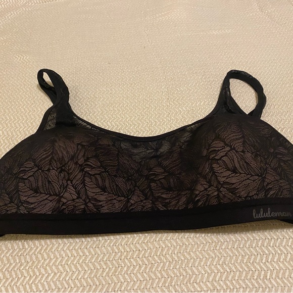 lululemon athletica Other - Like New Lululemon bra size M